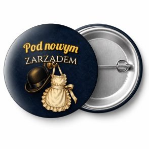 Przypinka Pod Nowym Zarządem Melonik i Fartuch: przypinka na wieczór kawalerski z napisem Pod nowym zarządem – przód i aluminiowy tył z agrafką