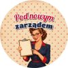 Wzór: Przypinka Pod Nowym Zarządem Pin-up Szefowa – grafika z napisem Pod nowym zarządem