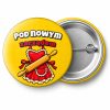 Przypinka Pod Nowym Zarządem Wałek i Fartuch: przypinka na wieczór kawalerski z napisem Pod nowym zarządem – przód i aluminiowy tył z agrafką