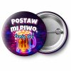 Przypinka Postaw Mi Piwo Neonowy Kufel z Pianą: przypinka na wieczór kawalerski z napisem Postaw mi piwo, żenię się! – przód i aluminiowy tył z agrafką