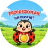 Wzór: Przypinka Przedszkolak na Medal Biedronka z Medalem – grafika z napisem Przedszkolak na medal!