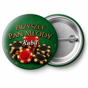 Przypinka Przyszły Pan Młody z Imieniem Żetony Kasynowe: przypinka na wieczór kawalerski z napisem Przyszły Pan Młody oraz polem imię (np. Kuba) – przód i aluminiowy tył z agrafką