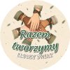 Wzór: Przypinka Razem Tworzymy Lepszy Świat – grafika z napisem Razem tworzymy lepszy świat