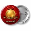 Przypinka Rocznik na Medal: przypinka na spotkanie klasowe z napisem Rocznik na medal – przód i aluminiowy tył z agrafką