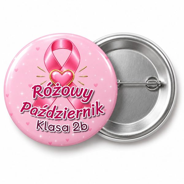 Przypinka Różowy Październik Klasa Serduszko: przypinka na Różowy Październik z napisem Różowy Październik oraz polem klasa (np. Klasa 2b) – przód i aluminiowy tył z agrafką