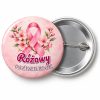 Przypinka Różowy Październik Kwiat Wiśni: przypinka na Różowy Październik z napisem Różowy październik – przód i aluminiowy tył z agrafką