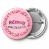 Przypinka Różowy Październik Wianek Serduszek: przypinka na Różowy Październik z napisem Różowy październik – przód i aluminiowy tył z agrafką