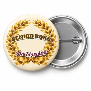 Przypinka Senior Roku z Imieniem: kolorowa przypinka na Dzień Seniora z napisem SENIOR ROKU oraz polem imię i nazwisko (np. Jan Kowalski) – przód i aluminiowy tył z agrafką