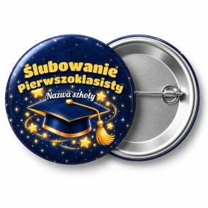 Przypinka Ślubowanie Pierwszoklasisty z Nazwą Szkoły Gwiezdny Biret: przypinka na pasowanie pierwszoklasisty z napisem Ślubowanie Pierwszoklasisty oraz polem nazwa szkoły (np. Nazwa szkoły) – przód i aluminiowy tył z agrafką