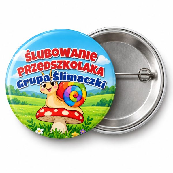 Przypinka Ślubowanie Przedszkolaka Grupa Ślimaczki: przypinka na pasowanie na przedszkolaka z napisem Ślubowanie Przedszkolaka oraz polem grupa (np. Grupa Ślimaczki) – przód i aluminiowy tył z agrafką