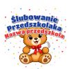 Wzór: Przypinka Ślubowanie Przedszkolaka z Nazwą Przedszkola Miś z Dyplomem – napis Ślubowanie Przedszkolaka i pole nazwa przedszkola