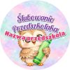 Wzór: Przypinka Ślubowanie Przedszkolaka z Nazwą Przedszkola Sowa z Kredką – napis Ślubowanie Przedszkolaka i pole nazwa przedszkola