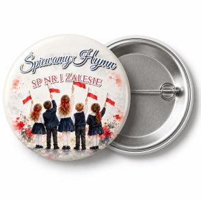 Przypinka Śpiewamy Hymn: przypinka na 11 Listopada z napisem Śpiewamy Hymn oraz polem szkoła (np. SP nr 1 Zalesie) – przód i aluminiowy tył z agrafką