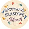 Wzór: Przypinka Spotkanie Klasowe Papierowe Samolociki – napis Spotkanie klasowe i pole klasa na eleganckiej grafice