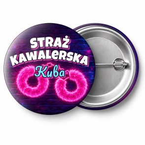 Przypinka Straż Kawalerska z Imieniem Neonowe Kajdanki: przypinka na wieczór kawalerski z napisem Straż Kawalerska oraz polem imię (np. Kuba) – przód i aluminiowy tył z agrafką