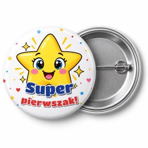 Przypinka Super Pierwszak Gwiazda: przypinka na pasowanie pierwszoklasisty z napisem Super pierwszak! – przód i aluminiowy tył z agrafką