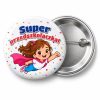 Przypinka Super Przedszkolaczka Mała Superbohaterka: przypinka na pasowanie na przedszkolaka z napisem Super przedszkolaczka! – przód i aluminiowy tył z agrafką