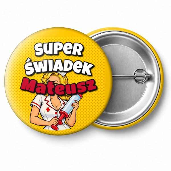 Przypinka Super Świadek z Imieniem Komiksowa Pielęgniarka: przypinka na wieczór kawalerski z napisem Super Świadek oraz polem imię (np. Mateusz) – przód i aluminiowy tył z agrafką