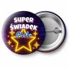 Przypinka Super Świadek z Imieniem Neonowa Gwiazda: przypinka na wieczór kawalerski z napisem Super Świadek oraz polem imię (np. Piotr) – przód i aluminiowy tył z agrafką