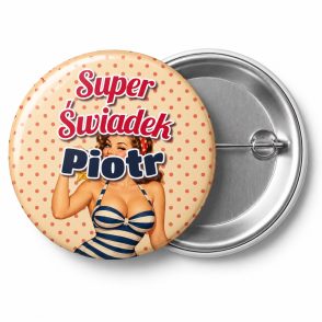 Przypinka Super Świadek z Imieniem Pin-up z Medalem: przypinka na wieczór kawalerski z napisem Super Świadek oraz polem imię (np. Piotr) – przód i aluminiowy tył z agrafką