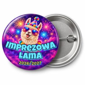 Przypinka Sylwester Imprezowa Lama: przypinka na Sylwestra z napisem Imprezowa Lama oraz polem rok (np. 2026/2027) – przód i aluminiowy tył z agrafką