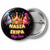 Przypinka Sylwester Nasza Ekipa: przypinka na Sylwestra z napisem Nasza Ekipa oraz polem ekipa (np. Ekipa Kasi) – przód i aluminiowy tył z agrafką