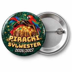 Przypinka Sylwester w Stylu Pirackim: przypinka na Sylwestra z napisem Piracki Sylwester oraz polem rok (np. 2026/2027) – przód i aluminiowy tył z agrafką