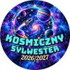Wzór: Przypinka Sylwester w Stylu Science Fiction – napis Kosmiczny Sylwester i pole rok na sylwestrowej grafice