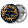 Przypinka Sylwester Złote Gwiazdy: przypinka na Sylwestra z napisem Sylwester oraz polem rok (np. 2026/2027) – przód i aluminiowy tył z agrafką