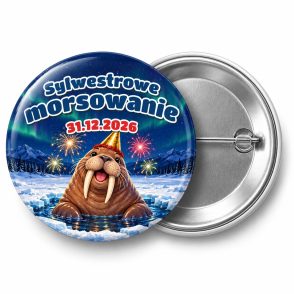 Przypinka Sylwestrowe Morsowanie z Datą: przypinka dla morsów z napisem Sylwestrowe morsowanie oraz polem data (np. 31.12.2026) – przód i aluminiowy tył z agrafką