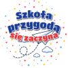 Wzór: Przypinka Szkoła Przygodą Się Zaczyna Papierowy Samolot – grafika z napisem Szkoła przygodą się zaczyna