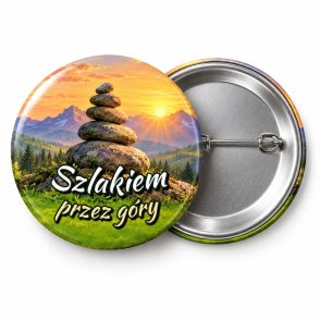 Przypinka Szlakiem przez Góry: przypinka na Dzień Myśli Braterskiej z napisem Szlakiem przez góry – przód i aluminiowy tył z agrafką