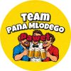 Wzór: Przypinka Team Pana Młodego z Imieniem Kumple z Kuflami – napis Team Pana Młodego i pole imię pana młodego