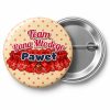 Przypinka Team Pana Młodego z Imieniem Podwiązka: przypinka na wieczór kawalerski z napisem Team Pana Młodego oraz polem imię pana młodego (np. Paweł) – przód i aluminiowy tył z agrafką