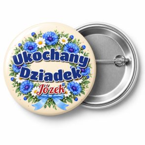 Przypinka Ukochany Dziadek w Wianku: przypinka na Dzień Babci i Dziadka z napisem Ukochany Dziadek oraz polem imię (np. Józek) – przód i aluminiowy tył z agrafką