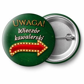 Przypinka Uwaga Wieczór Kawalerski Strzałka Vegas: przypinka na wieczór kawalerski z napisem Uwaga! Wieczór kawalerski – przód i aluminiowy tył z agrafką