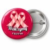 Przypinka Walczymy Razem: przypinka na Różowy Październik z napisem Walczymy razem – przód i aluminiowy tył z agrafką
