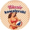 Wzór: Przypinka Wieczór Kawalerski Pin-up z Piłką Plażową – grafika z napisem Wieczór kawalerski