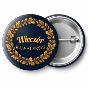 Przypinka Wieczór Kawalerski Wieniec Dębowy: przypinka na wieczór kawalerski z napisem Wieczór kawalerski – przód i aluminiowy tył z agrafką