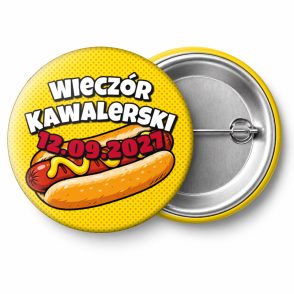 Przypinka Wieczór Kawalerski z Datą Hot Dog: przypinka na wieczór kawalerski z napisem Wieczór Kawalerski oraz polem data (np. 12.09.2027) – przód i aluminiowy tył z agrafką