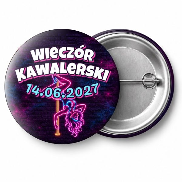 Przypinka Wieczór Kawalerski z Datą Tancerka w Szpilkach: przypinka na wieczór kawalerski z napisem Wieczór Kawalerski oraz polem data (np. 14.06.2027) – przód i aluminiowy tył z agrafką