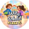 Wzór: Przypinka Witaj Szkoło z Nazwą Klasy Dzieci Biegną do Szkoły – napis Witaj Szkoło! i pole klasa