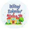 Wzór: Przypinka Witaj Szkoło z Nazwą Klasy Kredkowa Szkoła – napis Witaj Szkoło! i pole klasa