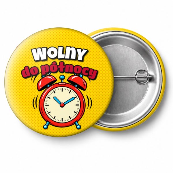 Przypinka Wolny do Północy Komiksowy Budzik: przypinka na wieczór kawalerski z napisem Wolny do północy – przód i aluminiowy tył z agrafką