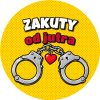 Wzór: Przypinka Zakuty od Jutra Komiksowe Kajdanki – grafika z napisem Zakuty od jutra