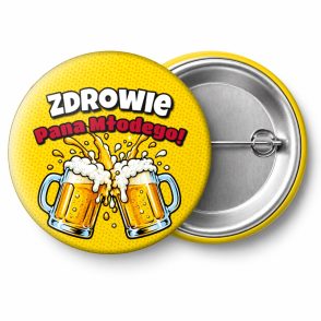 Przypinka Zdrowie Pana Młodego Komiksowy Toast: przypinka na wieczór kawalerski z napisem Zdrowie Pana Młodego! – przód i aluminiowy tył z agrafką