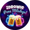 Wzór: Przypinka Zdrowie Pana Młodego Neonowe Kufle – grafika z napisem Zdrowie Pana Młodego!