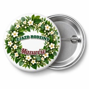 Przypinka Zjazd Rodziny Wieniec: kolorowa przypinka na zjazd rodzinny z napisem ZJAZD RODZINY oraz polem nazwisko (np. Mazurów) – przód i aluminiowy tył z agrafką