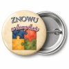 Przypinka Znowu w Komplecie: przypinka na spotkanie klasowe z napisem Znowu w komplecie – przód i aluminiowy tył z agrafką
